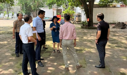 Đồng chí Chủ tịch UBND phường Long Biên, kiểm tra hiện trường, tiến độ triển khai các dự án