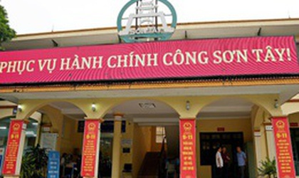 Ngày đầu thực hiện mô hình chính quyền địa phương 2 cấp: Người dân hài lòng khi đến thực hiện thủ tục hành chính tại phường Sơn Tây