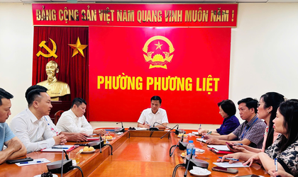 CHỦ TỊCH UBND PHƯỜNG CHỦ TRÌ HỌP GIAO BAN TRIỂN KHAI NHIỆM VỤ TRỌNG TÂM 6 THÁNG CUỐI NĂM 2025 VỚI PHÒNG PHÒNG VĂN HÓA - XÃ HỘI