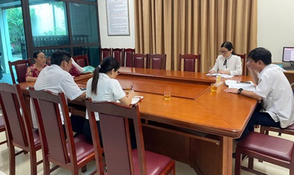 Đồng chí Nguyễn Huy Hoàng – Phó Bí thư Đảng uỷ, Chủ tịch UBND xã Hoài Đức tiếp công dân định kỳ tháng 7
