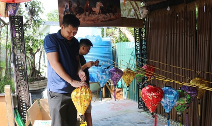 Anh Trần Văn Công – Phó Bí thư Chi bộ, Tổ trưởng Tổ dân phố Du Nghệ người Thắp sáng đường quê – Thắp lên tinh thần đoàn kết cộng đồng