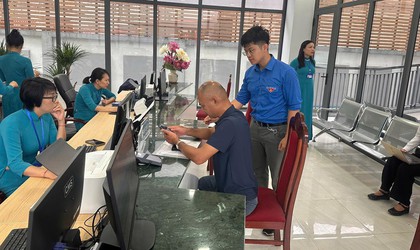 Đoàn thanh niên phường Phú Thượng ra quân hỗ trợ vận hành mô hình chính quyền địa phương 2 cấp và cung cấp dịch vụ công trực tuyến tại cơ sở.