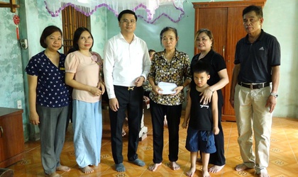 Vòng tay yêu thương dành cho cháu Bùi Minh Đức, một hoàn cảnh éo le ở thôn Bãi, Xã Bình Minh