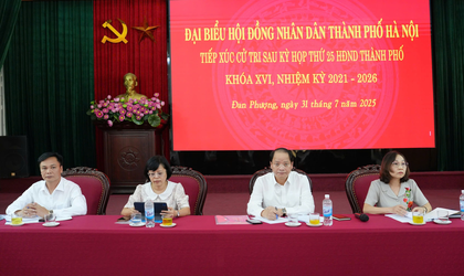 Đại biểu HĐND thành phố Hà Nội tiếp xúc cử tri sau kỳ họp thứ 25.