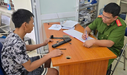 Công an xã phát động phong trào tuyên truyền, vận động thu hồi và đấu tranh phòng chống tội phạm liên quan đến vũ khí, vật liệu nổ, công cụ hỗ trợ