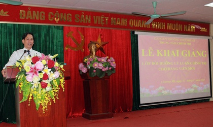 Trung tâm Chính trị khu vực Chương Mỹ khai giảng lớp bồi dưỡng chính trị cho Đảng viên mới