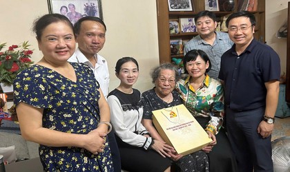 Thăm, tặng quà các lão thành cách mạng nhân kỷ niệm 80 năm Quốc khánh nước CHXHCN Việt Nam (2/9/1945-2/9/2025).