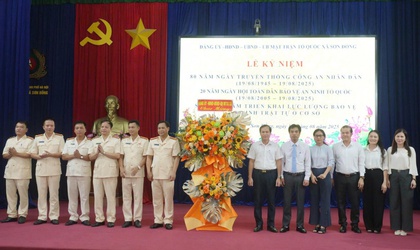 Sơn Đồng tổ chức kỷ niệm 80 năm Ngày truyền thống Công an Nhân dân (19/8/1945-19/8/2025) và 20 năm Ngày hội Toàn dân bảo vệ an ninh Tổ quốc