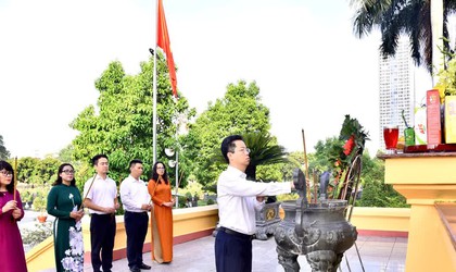 Phường Hoàn Kiếm: dâng hương tưởng nhớ công ơn các Anh hùng liệt sĩ