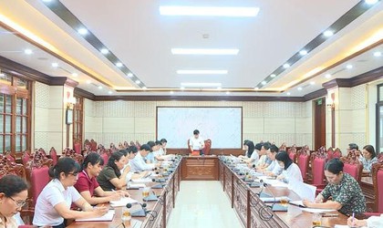 Thường trực Đảng ủy xã Phúc Thọ nghe báo cáo công tác y tế, chăm sóc sức khỏe nhân dân