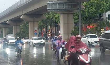Ảnh hưởng bão số 5, Hà Nội có mưa lớn, gió mạnh từ sáng 25-8