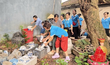 Xuân Đỉnh đồng loạt triển khai tổng vệ sinh, khử trùng, tiêu độc phòng chống dịch bệnh sau mưa lũ