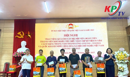 UB MTTQ xã Kiều Phú tổ chức trao quà hỗ trợ của Thành phố cho hội viên, đoàn viên có hoàn cảnh khó khăn nhân kỷ niệm 80 năm Cách mạng tháng Tám và Quốc khánh 2/9