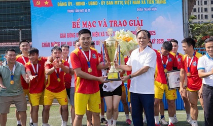 Đội bóng Làng Văn xuất sắc giành chức vô địch Giải bóng đá thanh niên xã Tiến Thắng