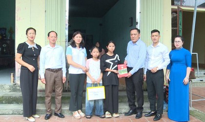 UỶ BAN MTTQ VIỆT NAM XÃ PHÚC LỘC TỔ CHỨC THĂM, TẶNG QUÀ GIA ĐÌNH CÓ HOÀN CẢNH ĐẶC BIỆT KHÓ KHĂN NHÂN DỊP QUỐC KHÁNH 2/9