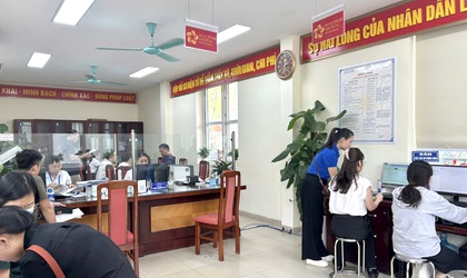 Phường Long Biên tích cực hướng dẫn Nhân dân thực hiện thủ tục hành chính trên dịch vụ công trực tuyến
