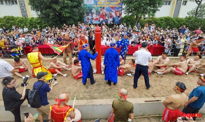 Kéo Co Ngồi Đền Trấn Vũ: Nghi Lễ Văn Hóa Độc Đáo Của Người Dân Thạch Bàn