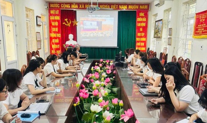 Tập thể CBGVNV các trường Mầm non, Tiểu học và THCS phường Long Biên tham gia học tập lớp Bồi dưỡng chính trị hè năm 2025
