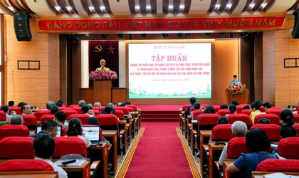 Hội nghị tập huấn nghiệp vụ triển khai dịch vụ công trực tuyến của Đảng, kỹ năng phòng chống lừa đảo công nghệ cao và hướng dẫn quy trình đổi thẻ đảng viên