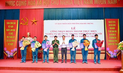 Phường Hai Bà Trưng tổ chức Lễ công bố quyết định công nhận hoàn thành nghĩa vụ quân sự trong thời bình đối với lực lượng dân quân thường trực năm 2025
