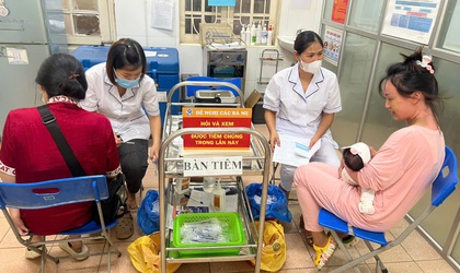 Trạm Y tế phường Hà Đông tổ chức tiêm chủng thường xuyên cho trẻ