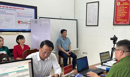 Phường Hai Bà Trưng: Làm việc 3 ca đổi thẻ Đảng cho hơn 6.000 đảng viên