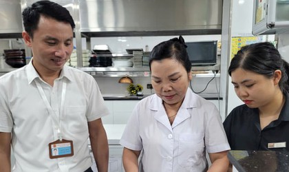 Phường Ba Đình bảo đảm an toàn thực phẩm phục vụ người dân, du khách