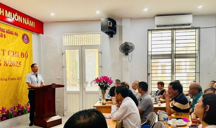 Bí thư Đảng ủy phường Đống Đa dự sinh hoạt tại Chi bộ 6