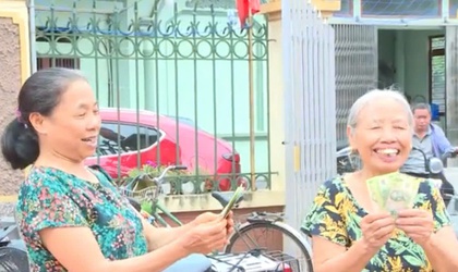 Xã Phúc Thọ khẩn trương chi trả tiền quà nhân dịp kỷ niệm 80 năm Cách mạng tháng Tám và Quốc khánh 2/9