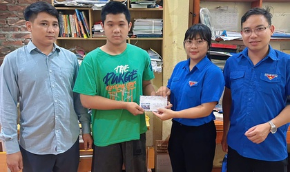 Uỷ ban MTTQ và các tổ chức chính trị xã Bình Minh tặng quà cho đoàn viên, hội viên có hoàn cảnh khó khăn nhân dịp kỷ niệm 80 năm Quốc khánh 2/9