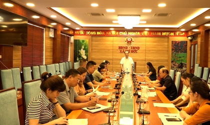 UBND xã Mỹ Đức phối hợp với Bảo hiểm xã hội cơ sở Ứng Hòa để đánh giá kết quả thực hiện các chỉ tiêu về BHXH, BHYT năm 2025