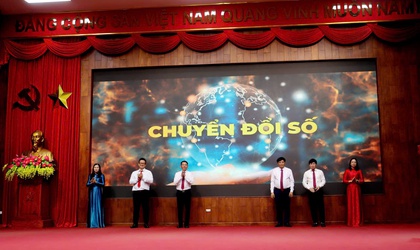 Thạch Thất đồng hành cùng người dân thực hiện Chuyển đổi số.