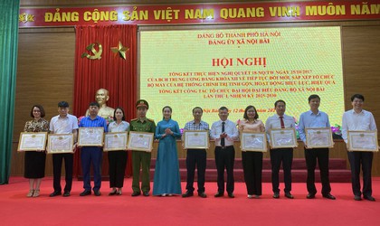 ĐẢNG ỦY XÃ NỘI BÀI KHEN THƯỞNG 20 TẬP THỂ, 34 CÁ NHÂN CÓ THÀNH TÍCH XUẤT SẮC TRONG ĐỢT THI ĐUA CAO ĐIỂM TỔ CHỨC ĐẠI HỘI ĐẠI BIỂU ĐẢNG BỘ XÃ NỘI BÀI LẦN THỨ I VÀ CÔNG TÁC ĐỔI THẺ ĐẢNG VIÊN