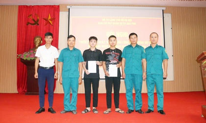 2 thanh niên viết đơn tình nguyện tham gia nghĩa vụ quân sự và nghĩa vụ công an nhân dân năm 2026