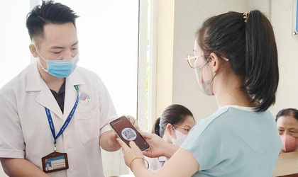KHÁM CHỮA BỆNH DỄ DÀNG VỚI MÃ QR VNEID -  TRẠM Y TẾ XÃ SÓC SƠN THÚC ĐẨY TRIỂN KHAI GIẢI PHÁP SỐ 