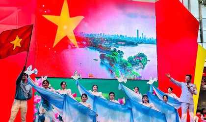 Khương Đình tổ chức văn nghệ chào mừng và tiếp sóng truyền hình kỷ niệm 80 năm Cách mạng Tháng Tám và Quốc khánh 2/9
