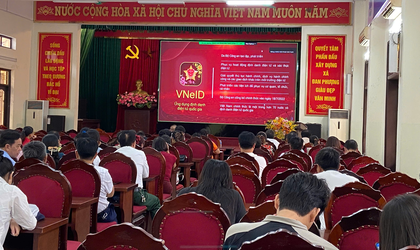Gần 200 đại biểu tham gia tập huấn kỹ năng số.