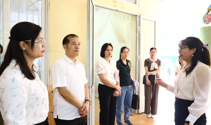 Thường trực HĐND xã khảo sát cơ sở vật chất trường học điểm Quyết Tiến