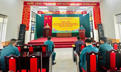 Hoài Đức gặp mặt, trao quyết định gọi nhập ngũ đối với công dân trúng tuyển vào nhà trường, học viện trong quân đội năm 2025