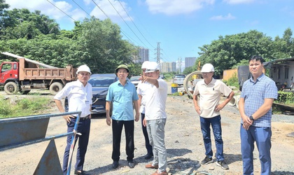 Bí thư Đảng ủy phường Xuân Phương kiểm tra, khảo sát các công trình, dự án quan trọng trên địa bàn Phường.