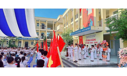 CÁC ĐỒNG CHÍ LÃNH ĐẠO XÃ VÂN ĐÌNH DỰ LỄ KHAI GIẢNG NĂM HỌC MỚI 2025 - 2026