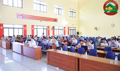 Xã Phú Cát tổ chức Hội nghị tập huấn công tác chuyển đổi số và ra quân hỗ trợ người dân thực hiện các dịch vụ công trực tuyến