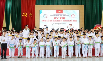 Xã Phú Cát tổ chức kỳ thi lên đai Karate cho 200 võ sinh