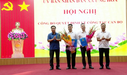 UBND xã Ứng Hoà tổ chức Hội nghị công bố Quyết định về công tác cán bộ.