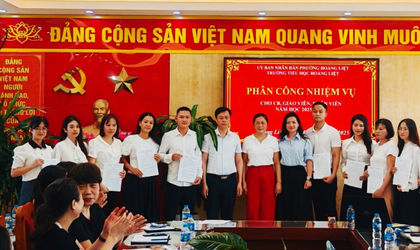 Trường Tiểu học Hoàng Liệt tổ chức hội nghị trao quyết định điều động viên chức