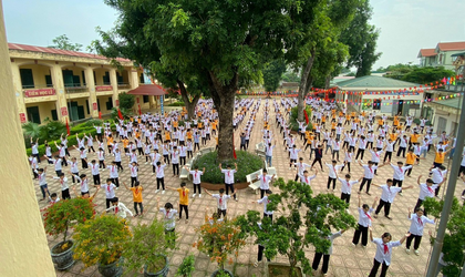 THẦY GIÁO KIỀU QUANG HỌC – BÔNG HOA ĐẸP TRONG VƯỜN HOA GIÁO DỤC