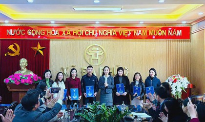 XÃ ĐA PHÚC - CÔNG BỐ VÀ TRAO QUYẾT ĐỊNH VỀ CÔNG TÁC CÁN BỘ