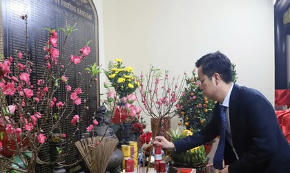 Phường Hoàn Kiếm dâng hương tưởng niệm các Anh hùng liệt sĩ nhân dịp Tết Bính Ngọ 2026