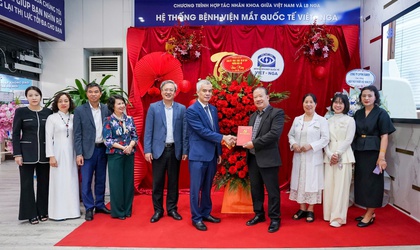 LÃNH ĐẠO PHƯỜNG NGHĨA ĐÔ THĂM, CHÚC MỪNG NGÀNH Y TẾ NHÂN NGÀY THẦY THUỐC VIỆT NAM 27/02