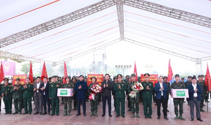 Tết Quân Dân ở xã đảo Minh Châu: Nơi mùa xuân bắt đầu bằng những việc làm nghĩa tình.